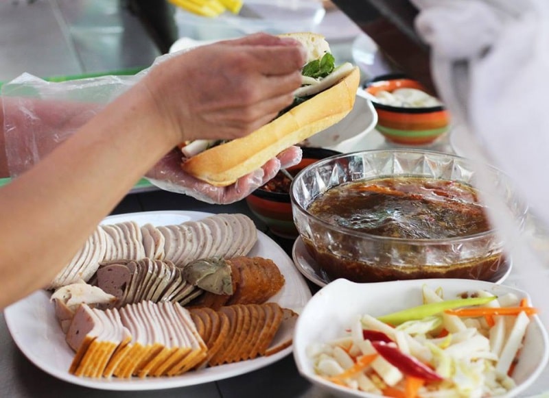 Bánh mì Đà Nẵng tiệm Cô Tiên