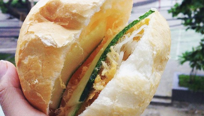 Bánh mì gà Đà Nẵng cổng trường Ngoại ngữ