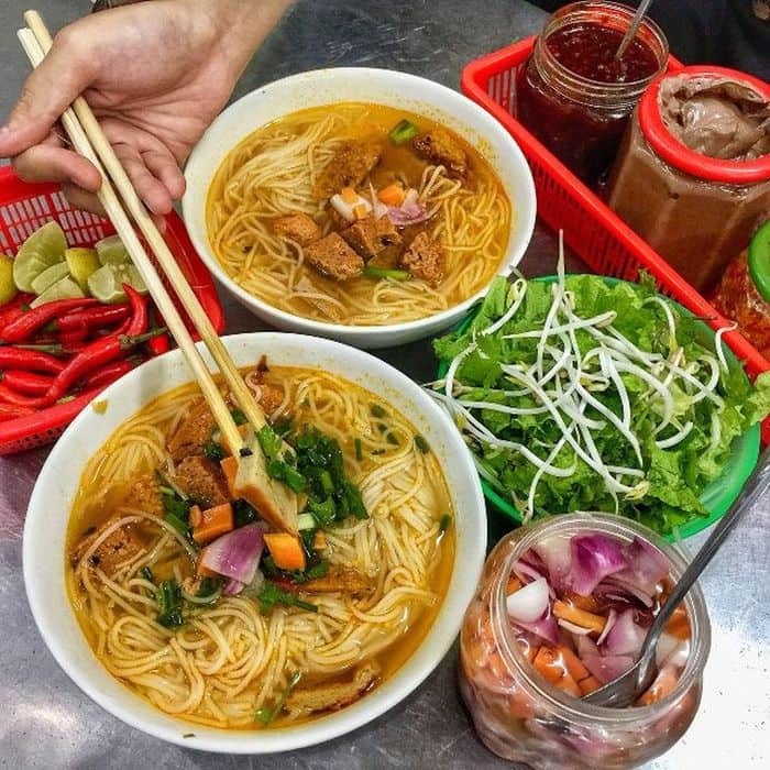 Bún chả cá bà Lữ ăn đêm Đà Nẵng