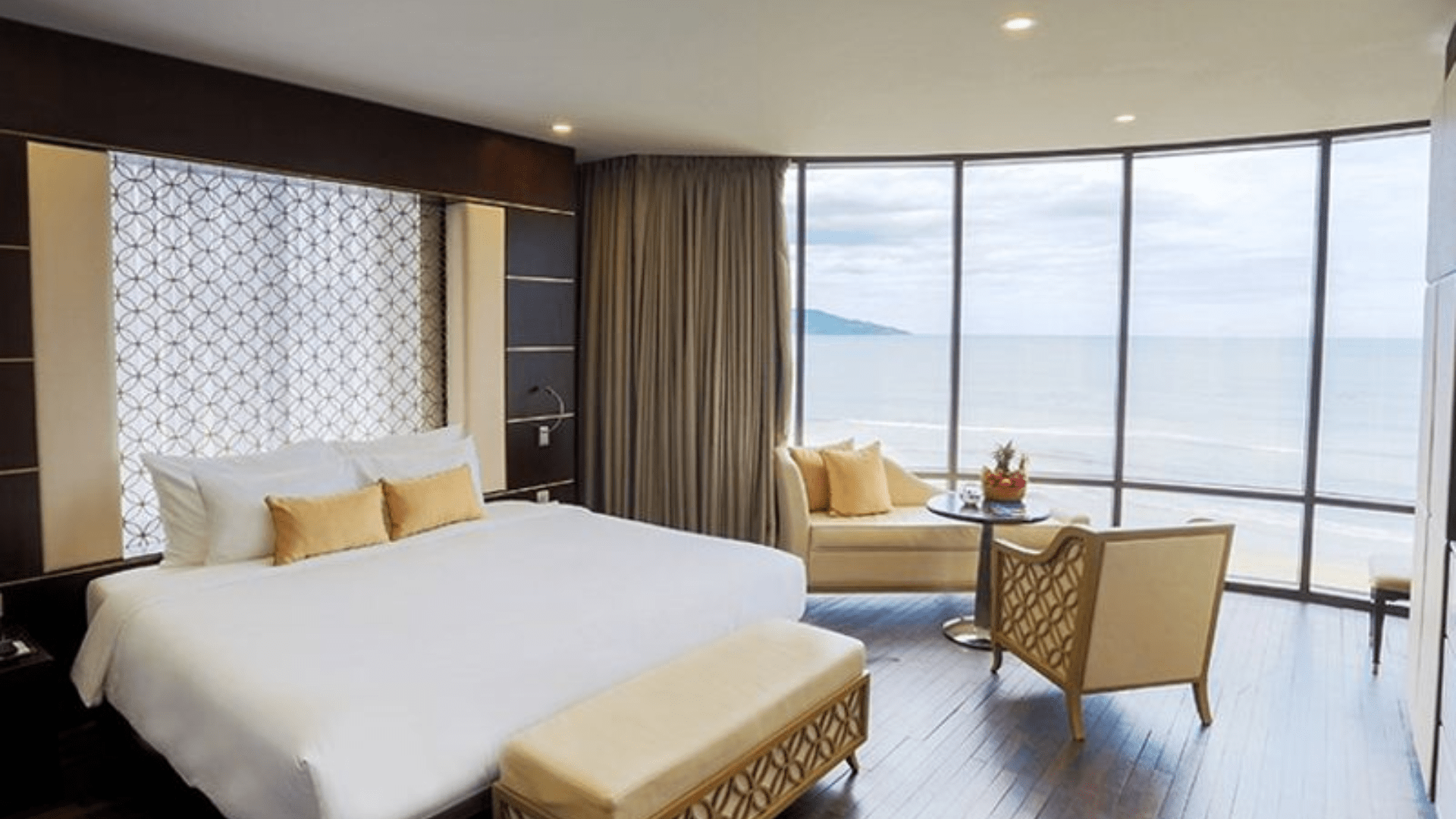 Altara Suites - Khách sạn 5 sao Đà Nẵng cực đẹp