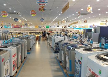 Không gian bên trong cửa hàng Điện Máy Xanh