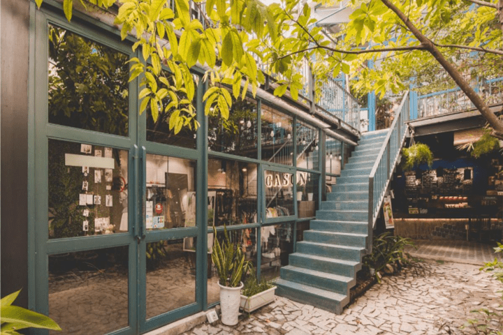 Không gian bên trong tại Book Garden Coffeee