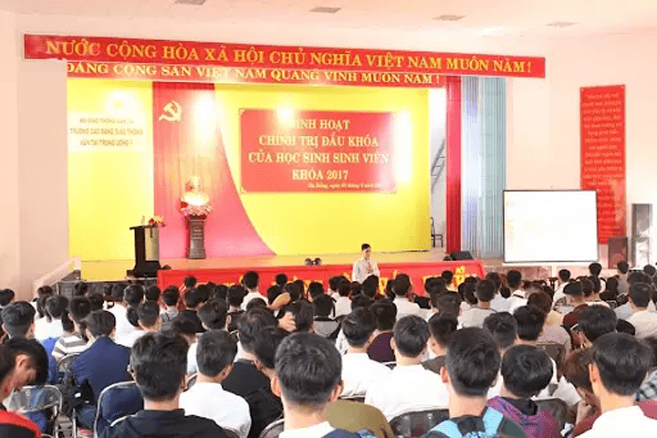 Một buổi họp của Trường Cao Đẳng Giao thông vận tải Trung Ương V