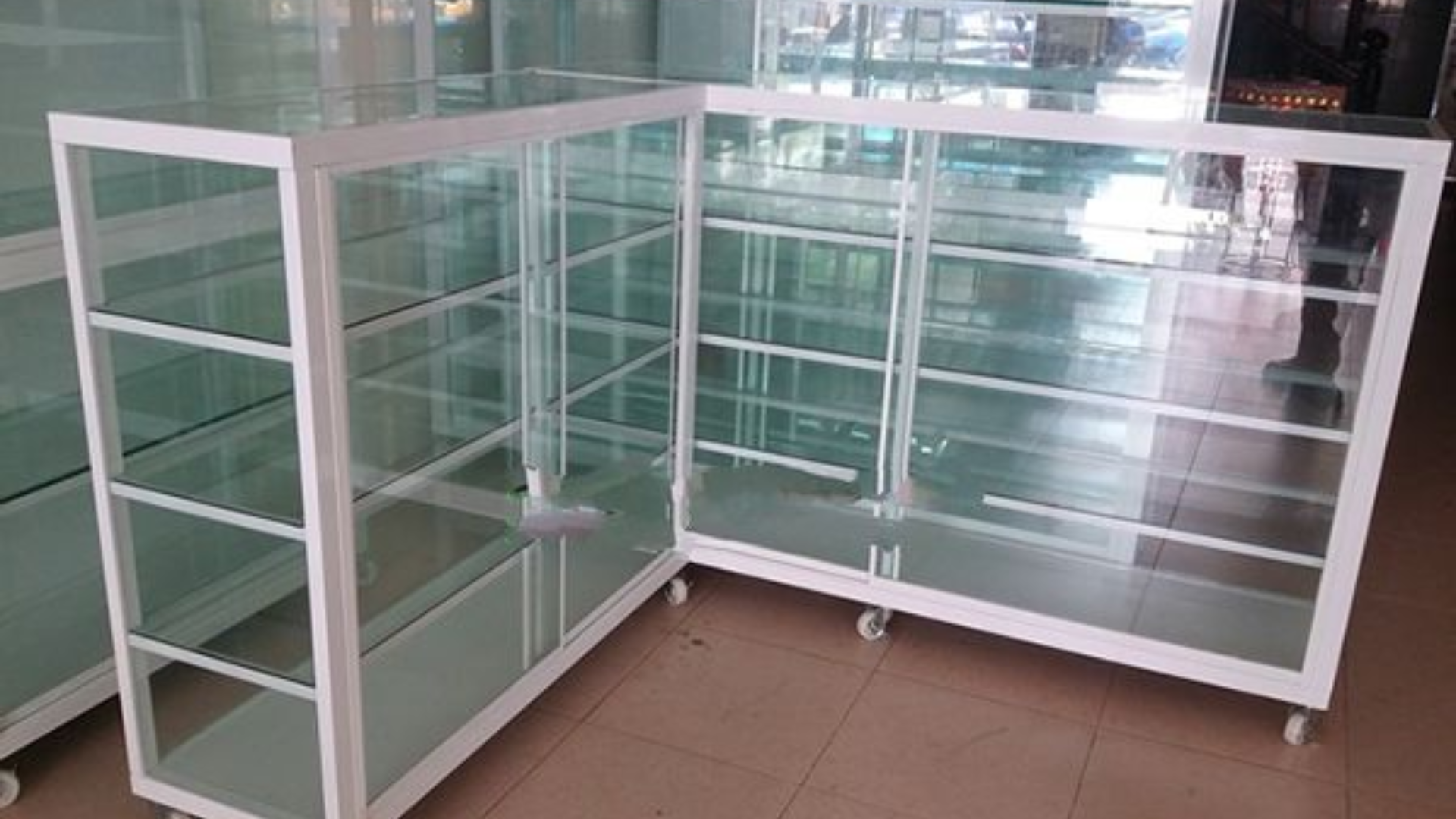 Khám phá 12 địa chỉ bán tủ nhôm kính Đà Nẵng