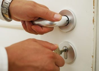 Cửa hàng khóa Phương Đông tại Quận Cẩm Lệ - Chuyên thợ sửa khóa Đà Nẵng