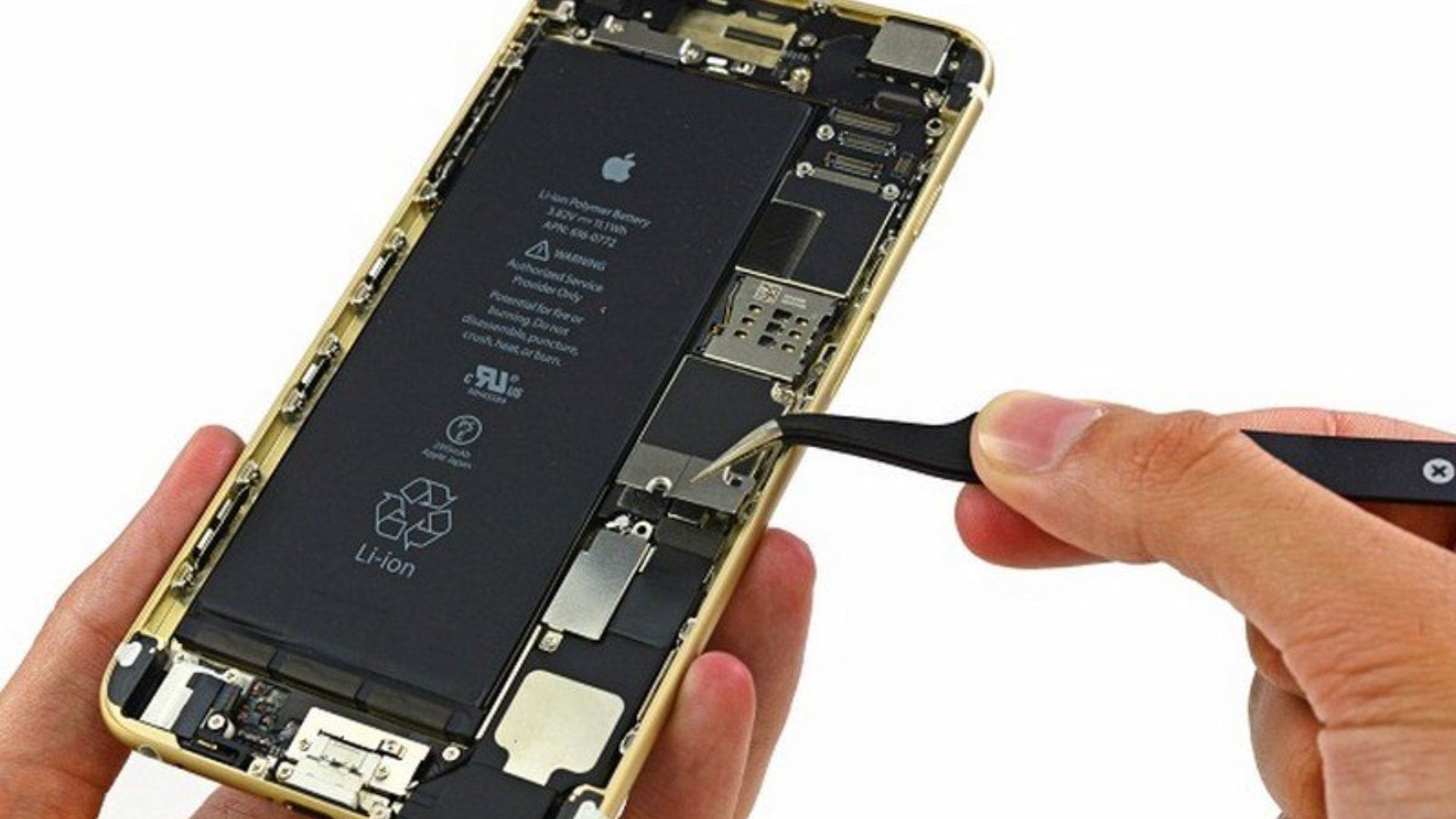 Dịch vụ thay pin iphone 13 Đà Nẵng tại BKCare 