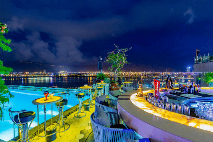 View ngoài trời cực đỉnh tại Sevva Sky Lounge